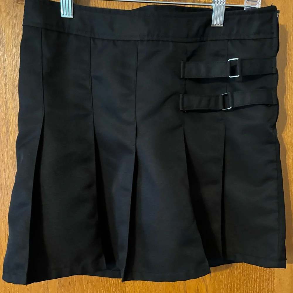 French toast Above The Knee Front‎ Pleated Skort with Tabs 10.5 Plus Black